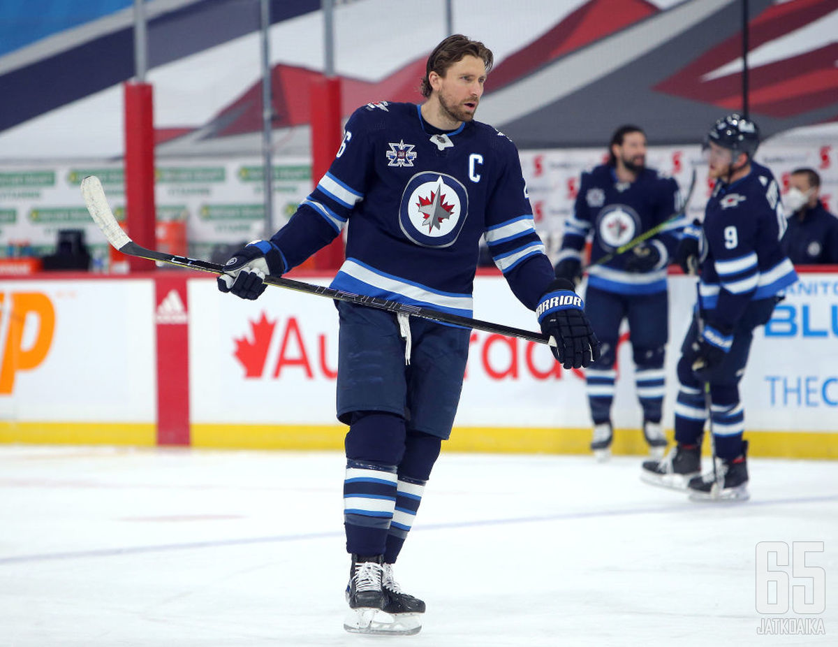 Blake Wheeler saalisti huimat neljä tehopinnaa vaisua Canucksia vastaan.