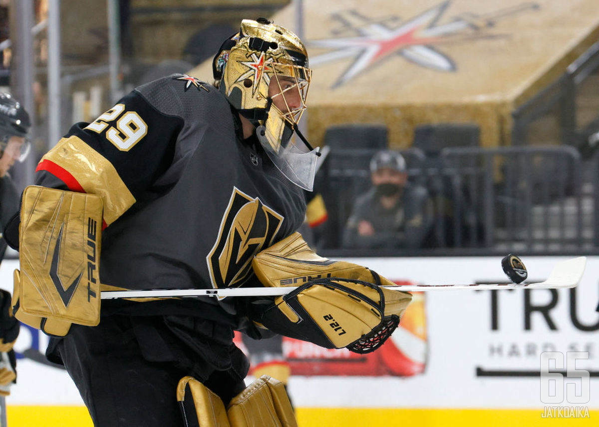 Marc-André Fleury palkittiin tänä vuonna NHL:n parhaana maalivahtina.