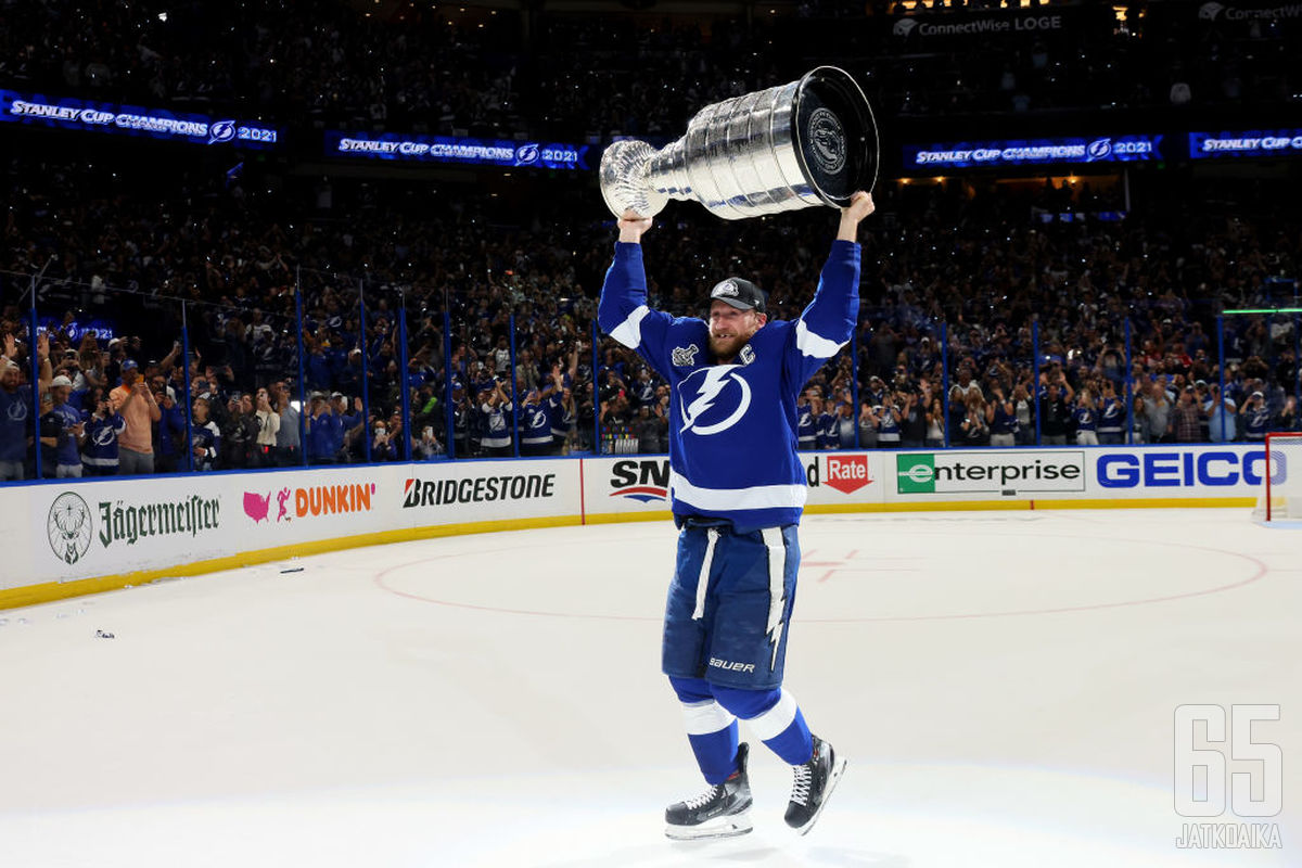 Steven Stamkos kipparoi Lightningin jälleen mestariksi.