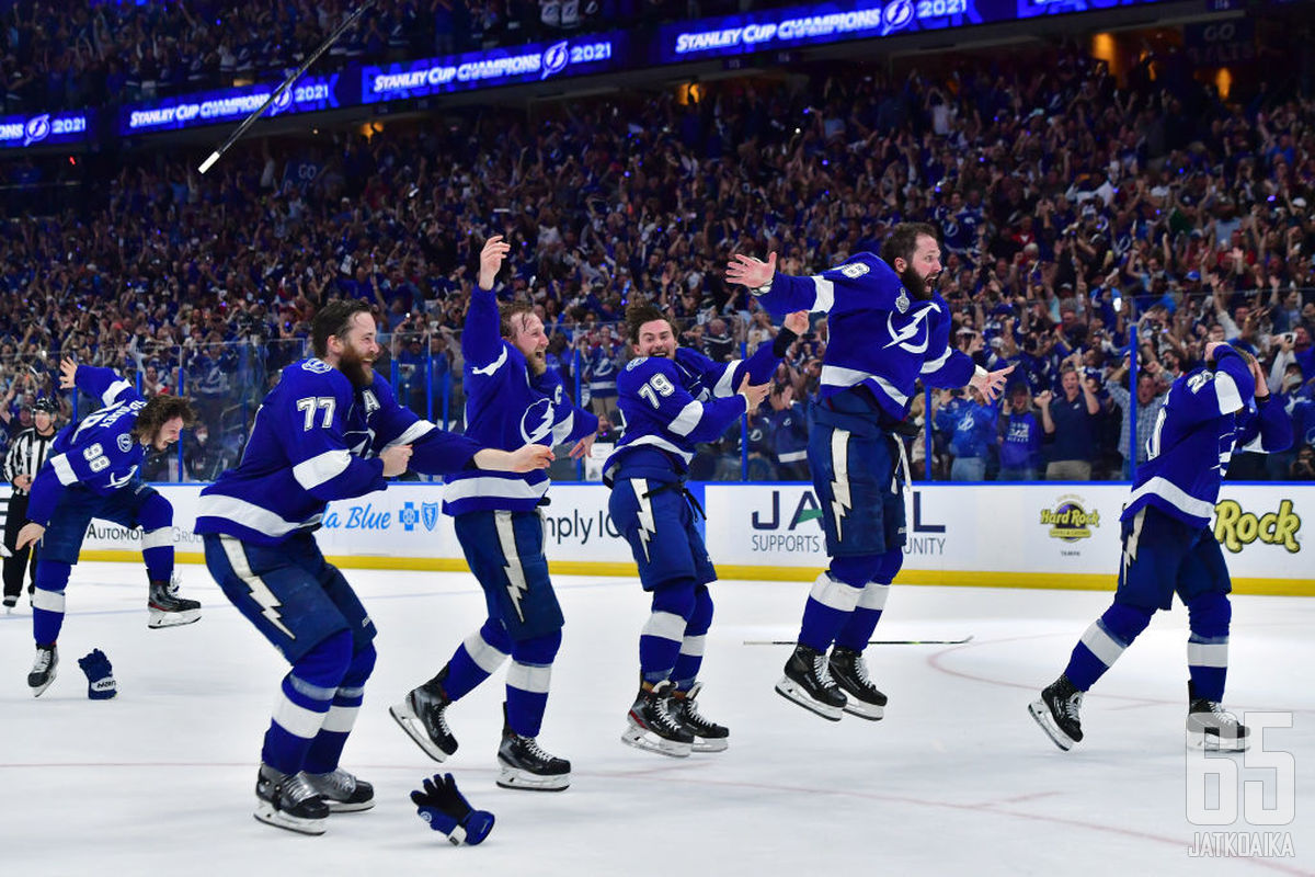 Tampa Bay Lightning uusi onnistuneesti mestaruutensa.