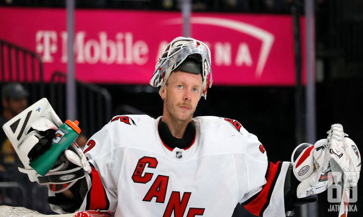 Antti Raanta on Carolina Hurricanesin ehdokas Masterton-palkintoon.