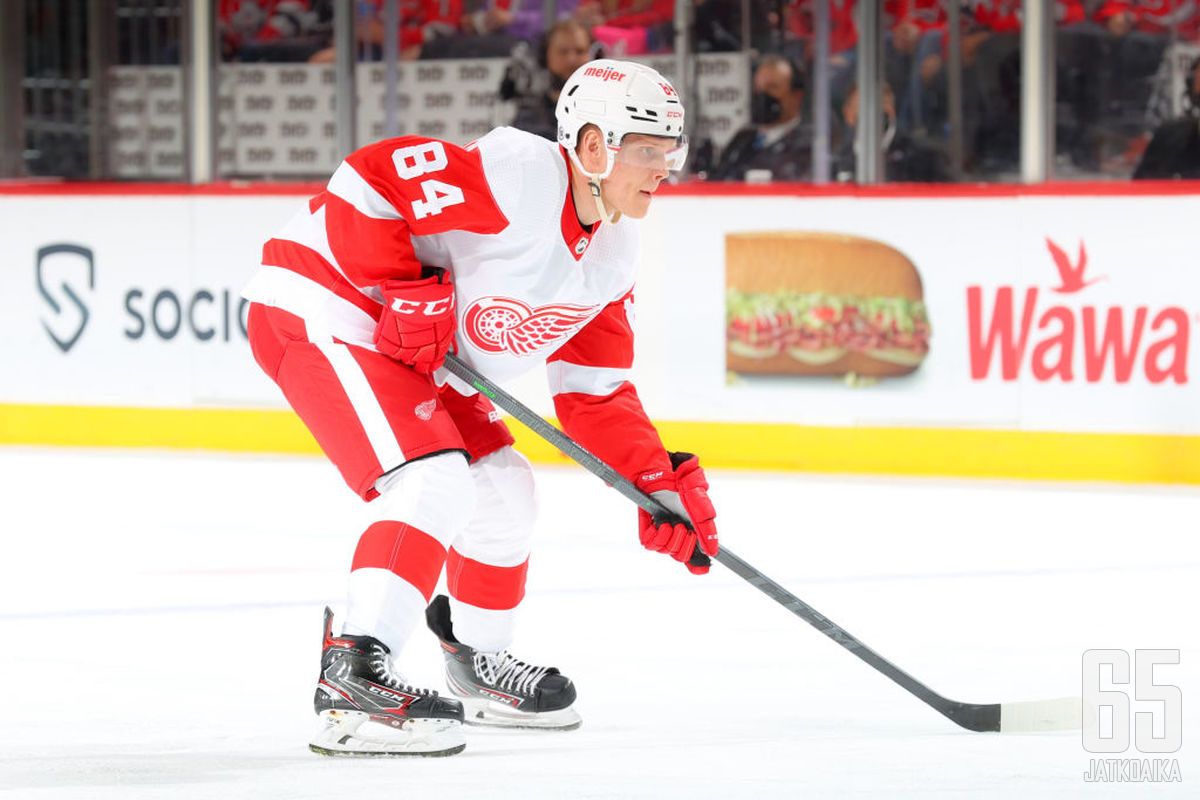 Olli Juolevin viime kausi päättyi Detroit Red WIngsin paidassa.