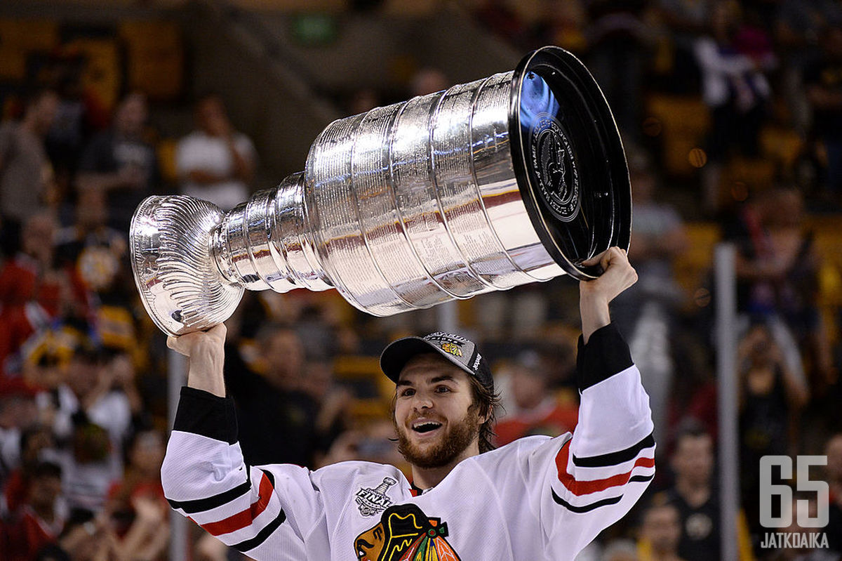 Michael Frolik pääsi juhlimaan Stanley Cup -voittoa vuonna 2013.