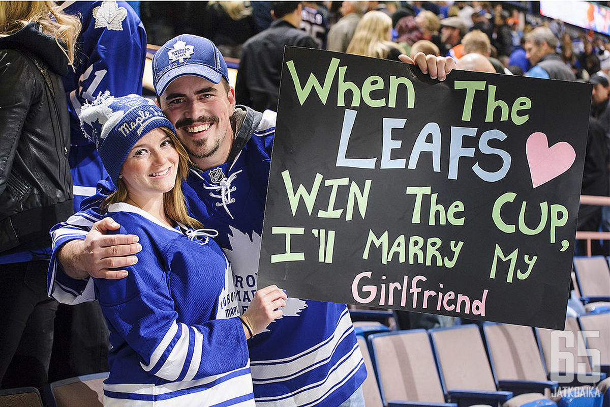 EDMONTON, AB - OCTOBER 29: Fans of the Toronto Maple Leafs celebrate the team's victory over the Edmonton Oilers during an NHL game on October, 29, 2013 at Rexall Place in Edmonton, AB, Canada. (Photo by Derek Leung/Getty Images)