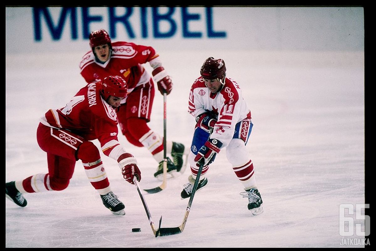 Jääkiekon jättiläiset IVY ja Kanada ottivat yhteen vuoden 1992 olympiafinaalissa.