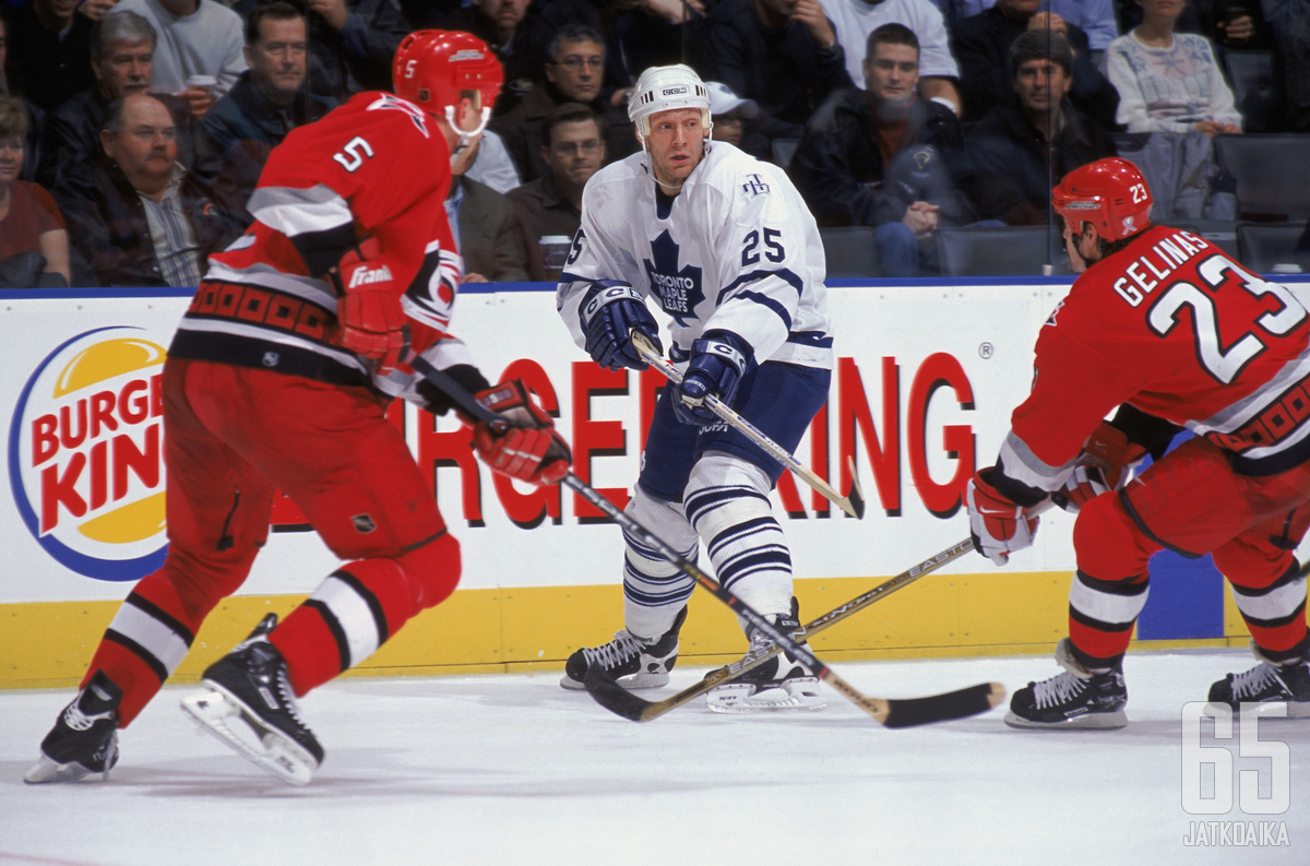 Jyrki Lumpeen NHL-ura päättyi Toronto Maple Leafsin väreissä.