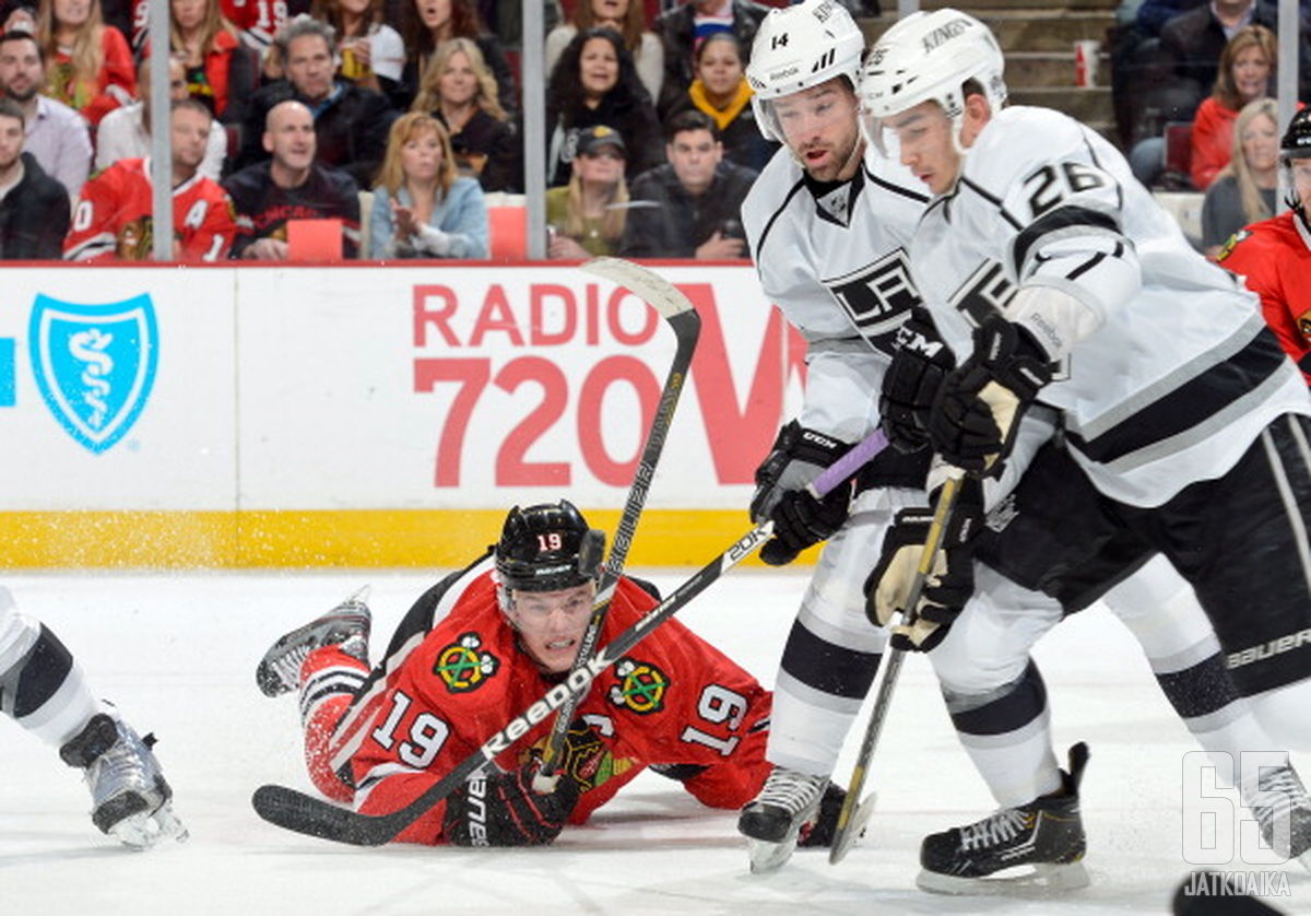 Los Angeles Kingsin fyysinen pelityyli voi olla myrkkyä Chicago Blackhawksille. Jään pinnassa makaavalta Jonathan Toewsilta Blackhawks kaipaa onnistumisia.