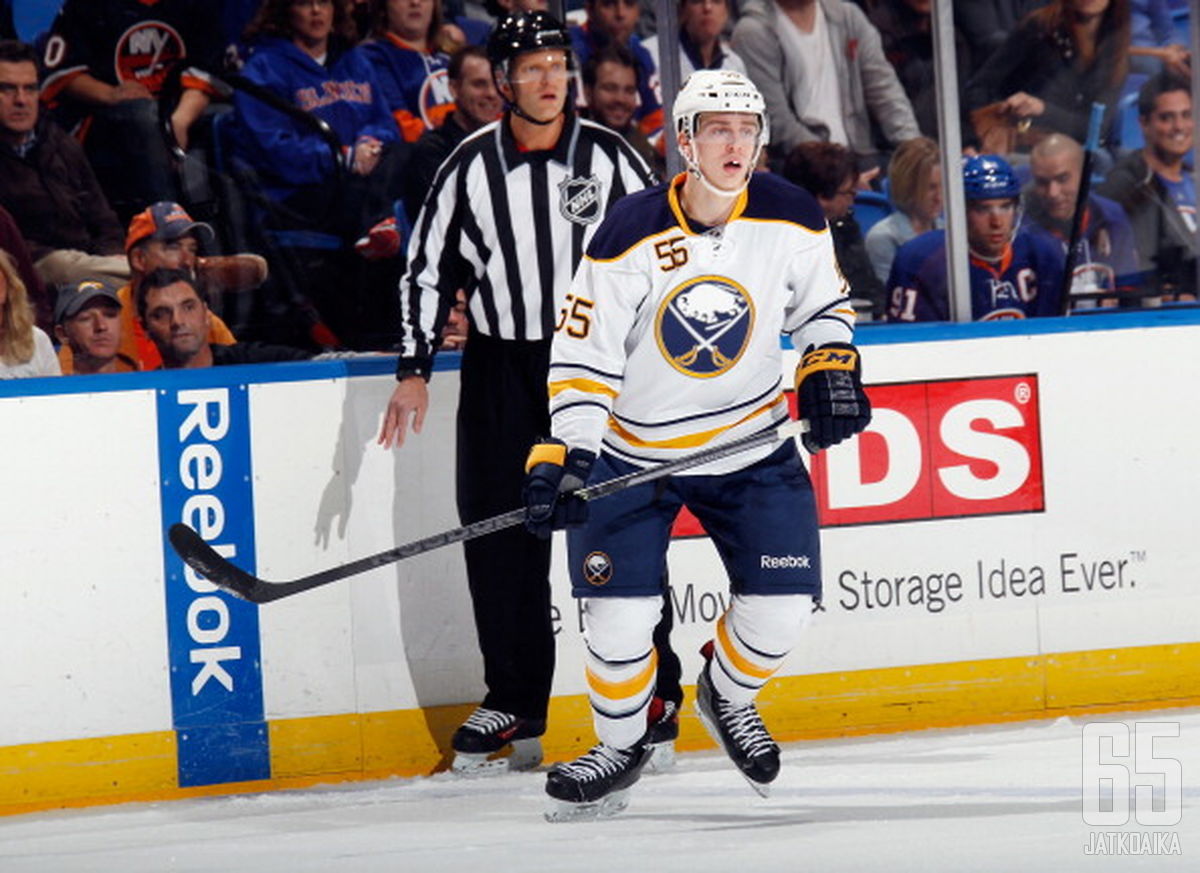 Rasmus Ristolainen aloitti kauden Buffalo Sabresin paidassa.