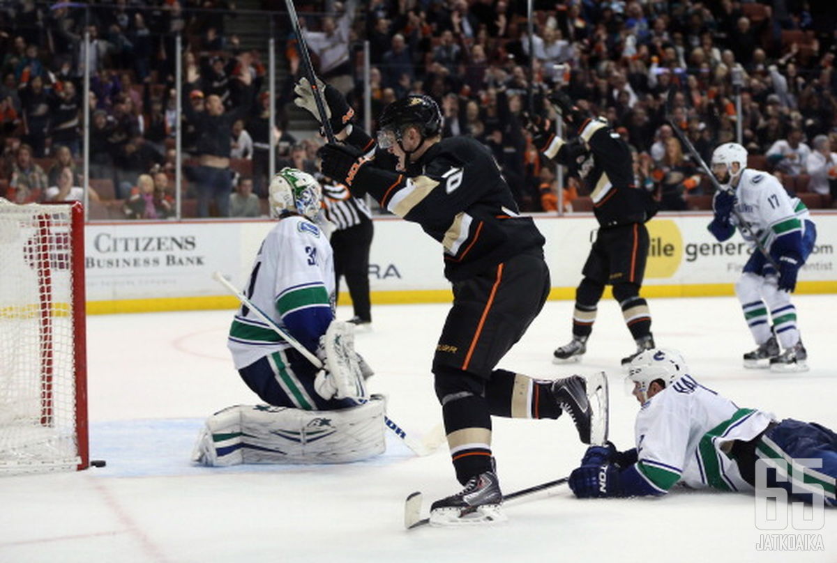 Corey Perry iski voittomaalin ottelun viimeisestä tilaisuudesta.