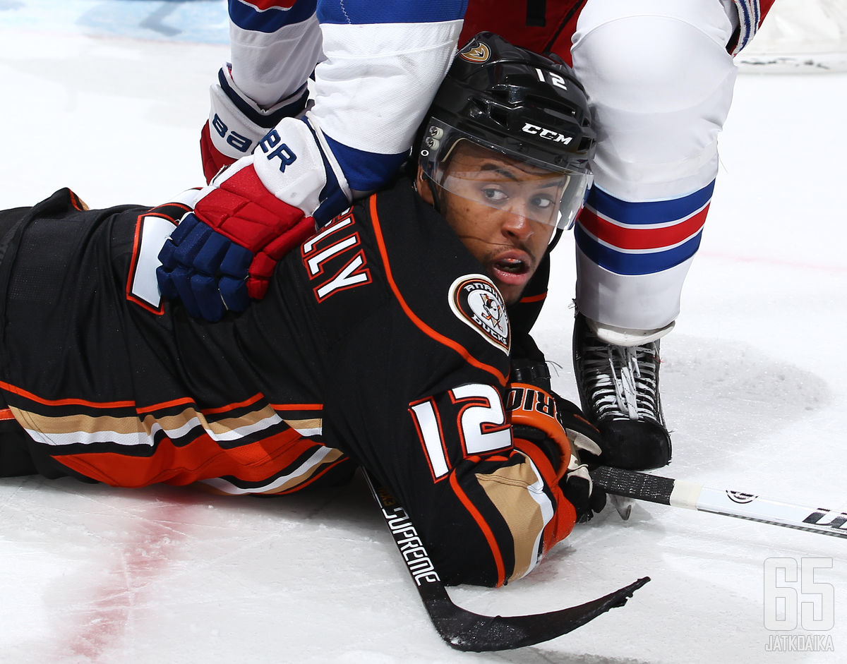 Devante Smith-Pelly pukee päälleen jatkossa Canadiensin punasinistä.