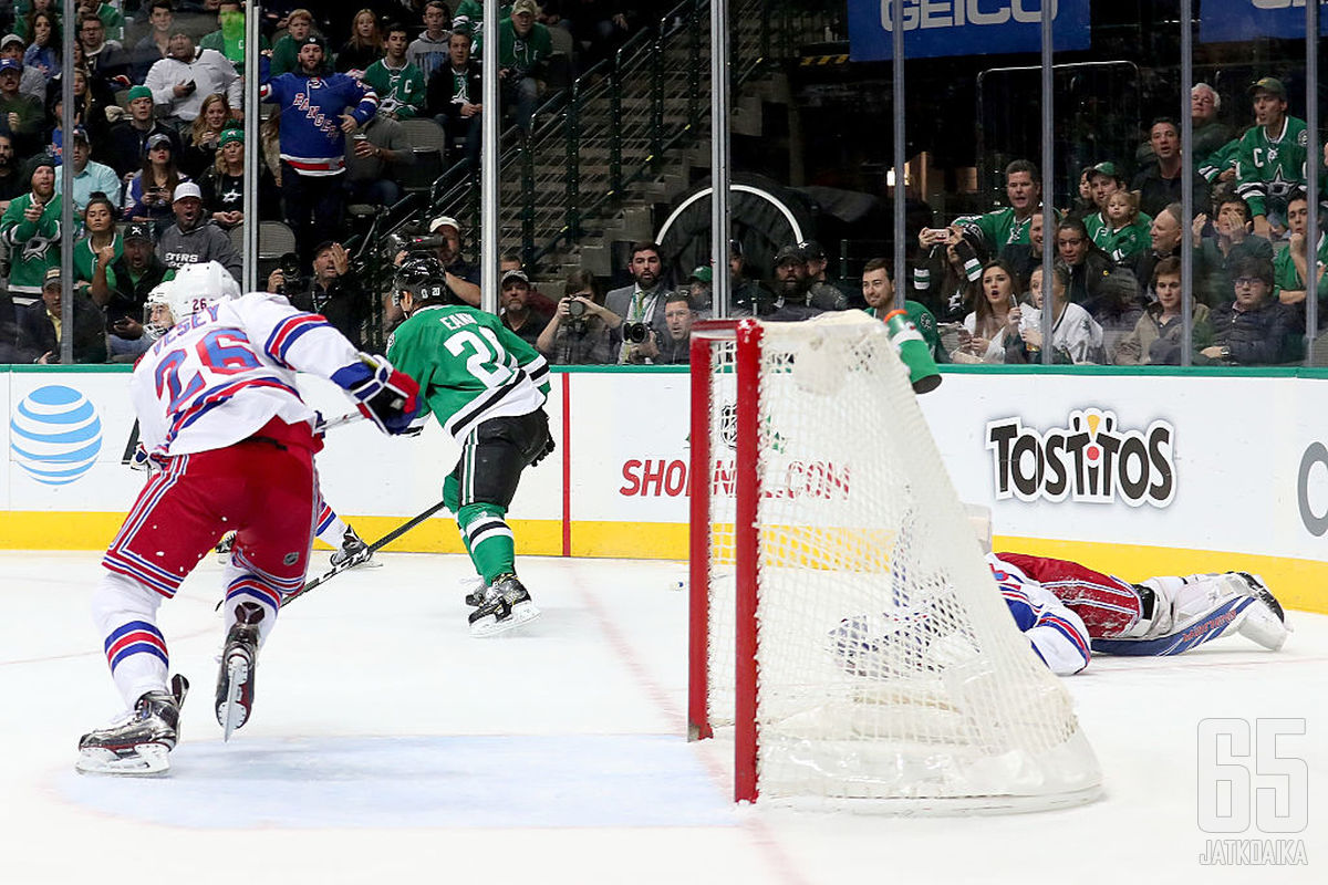 Lundqvist palasi tästä tilanteesta huolimatta takaisin peliin.