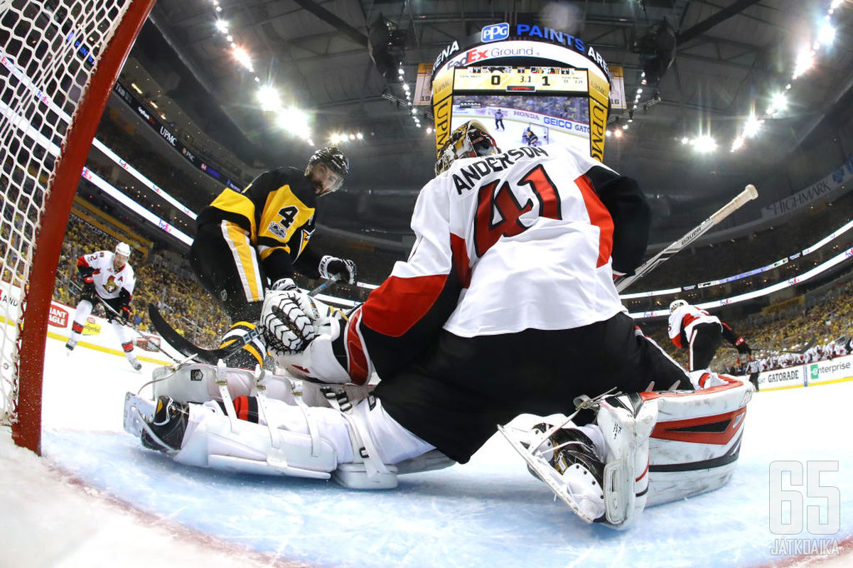 Craig Anderson venyi moneen huipputorjuntaan vierasjoukkueen maalilla.