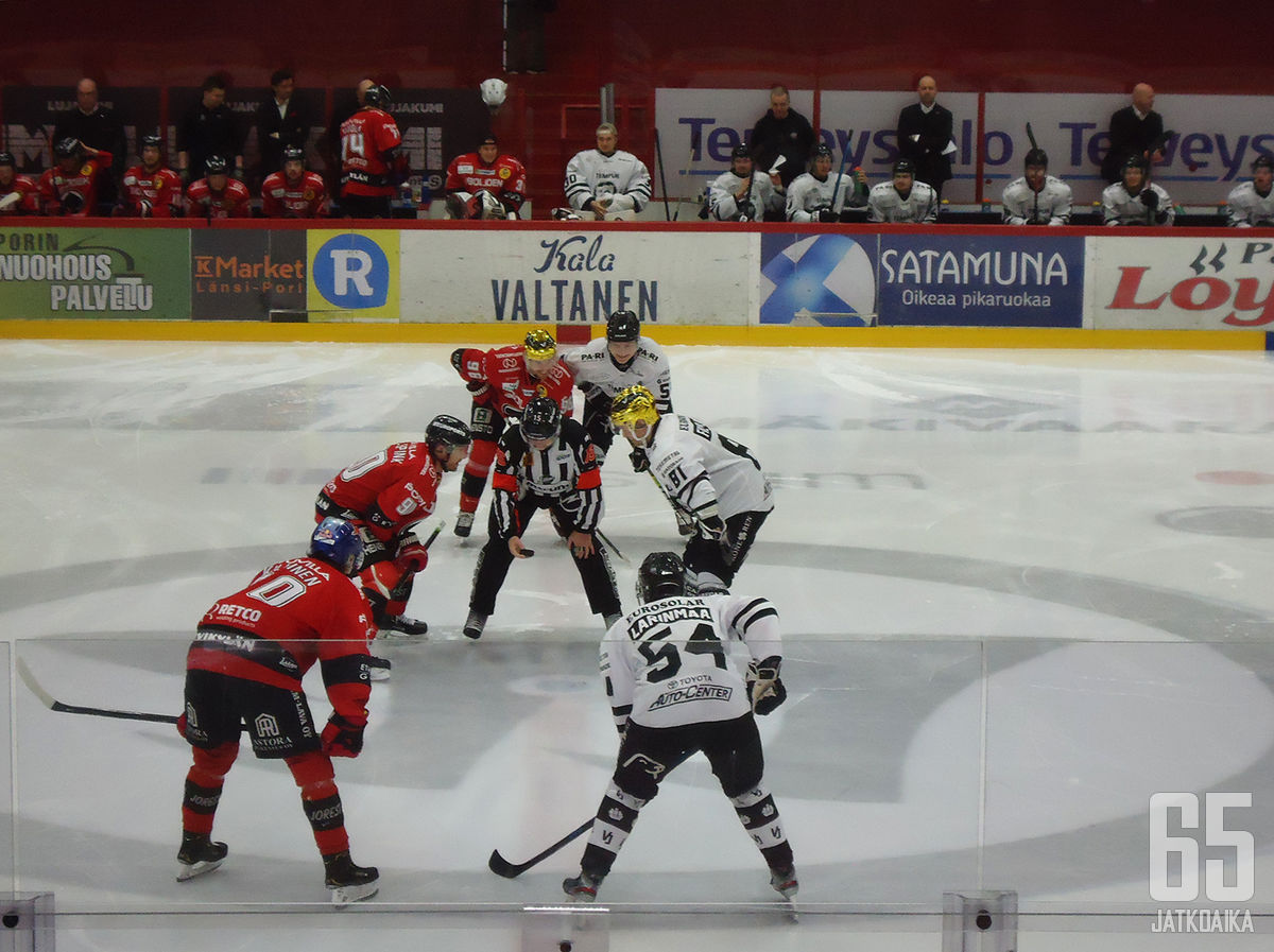 Jari Levonen kumartui uransa viimeisen Liiga-pelin ensimmäiseen aloitukseen.