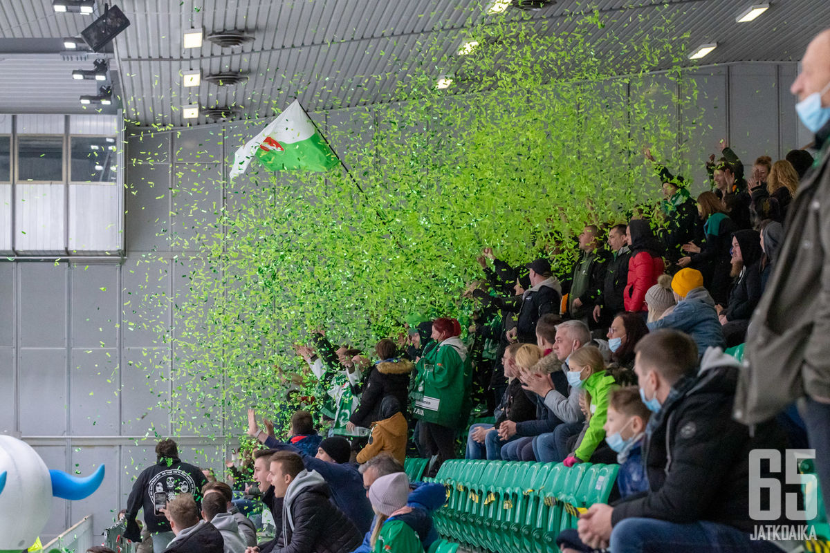 ICEHL-katsomoissa on tunnelmaa, tässä esimerkkinä slovenialaisen Ljubljana Olimpijan kannattajat.