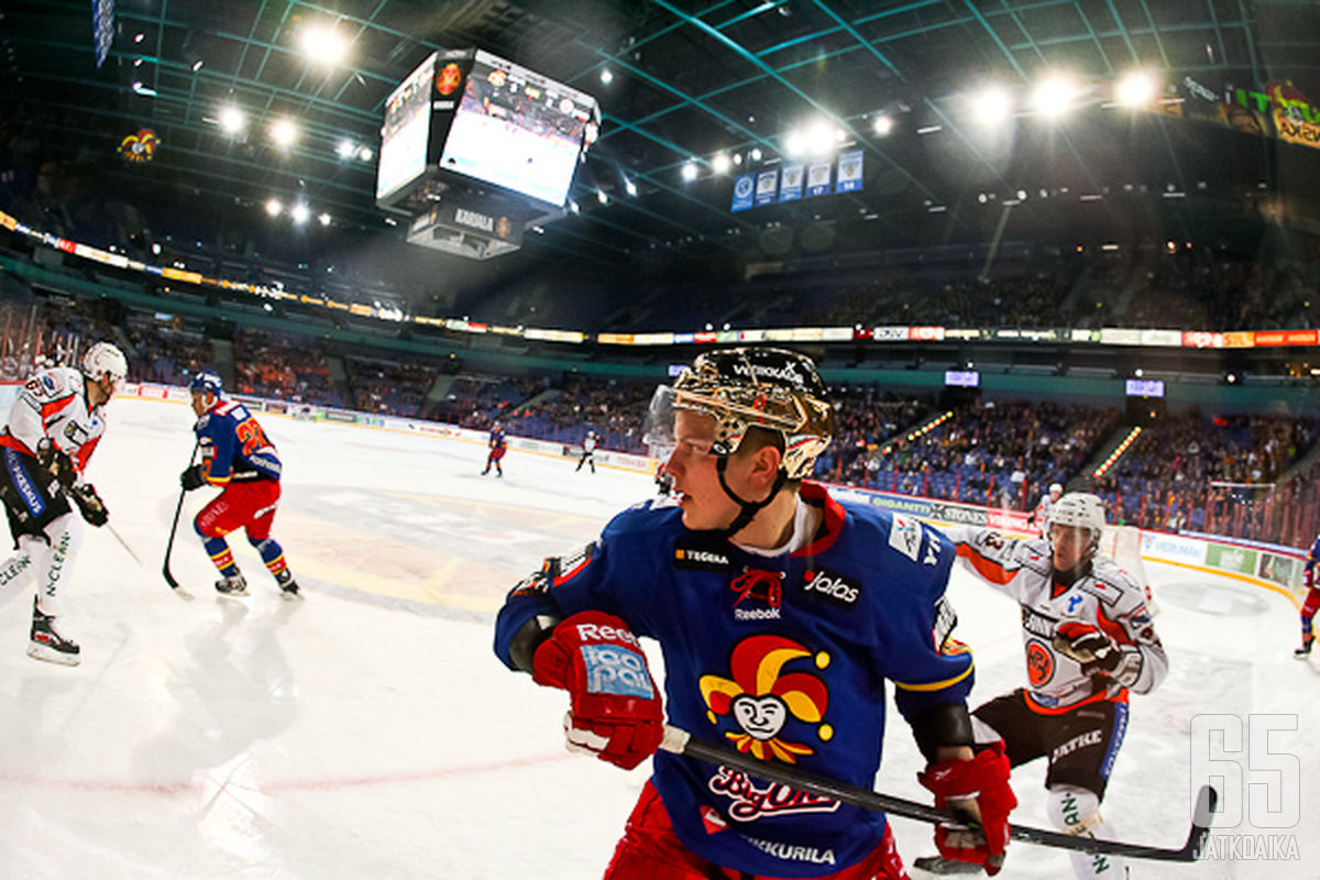 HPK ja Jokerit iskevät taas perjantaina yhteen. Edellisessä joukkueiden välisessä kohtaamisessa Jokerit oli parempi.