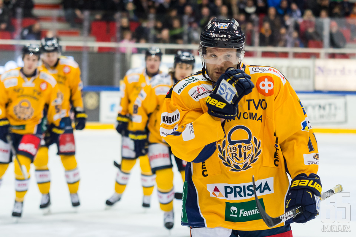 Koiria, kissoja ja silmissä roskia  - TPS - Lukko - LIIGA -  Kuvakoosteet  - Kaikki jääkiekosta