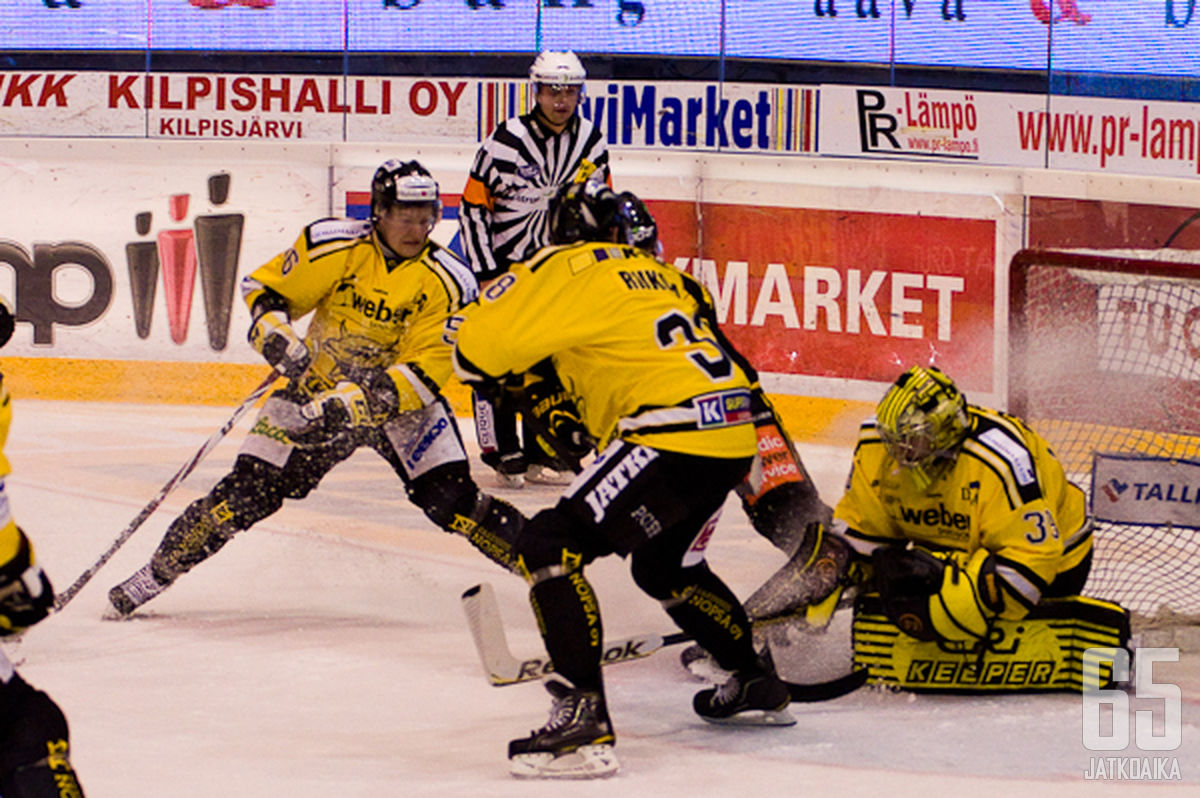 Simo-Pekka Riikola piti tutut vastustajat kurissa.