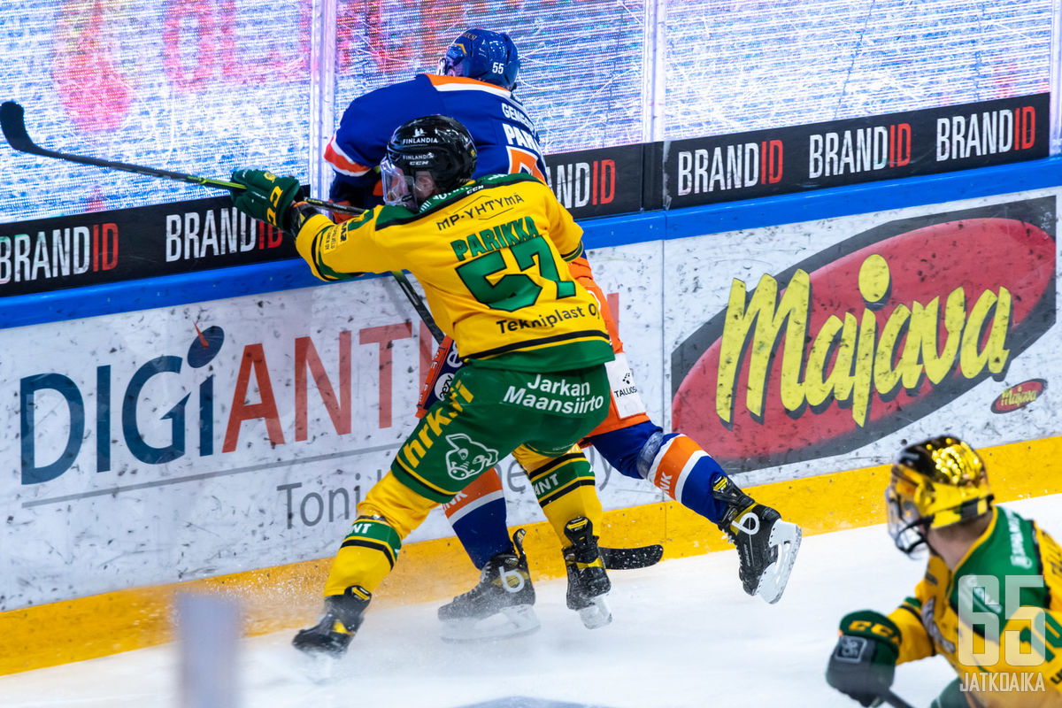 Ilves ja Tappara rymistelevät paikallispelien arvoisesti Uros Live-areenan ensimmäisissä Liiga-otteluissa. 