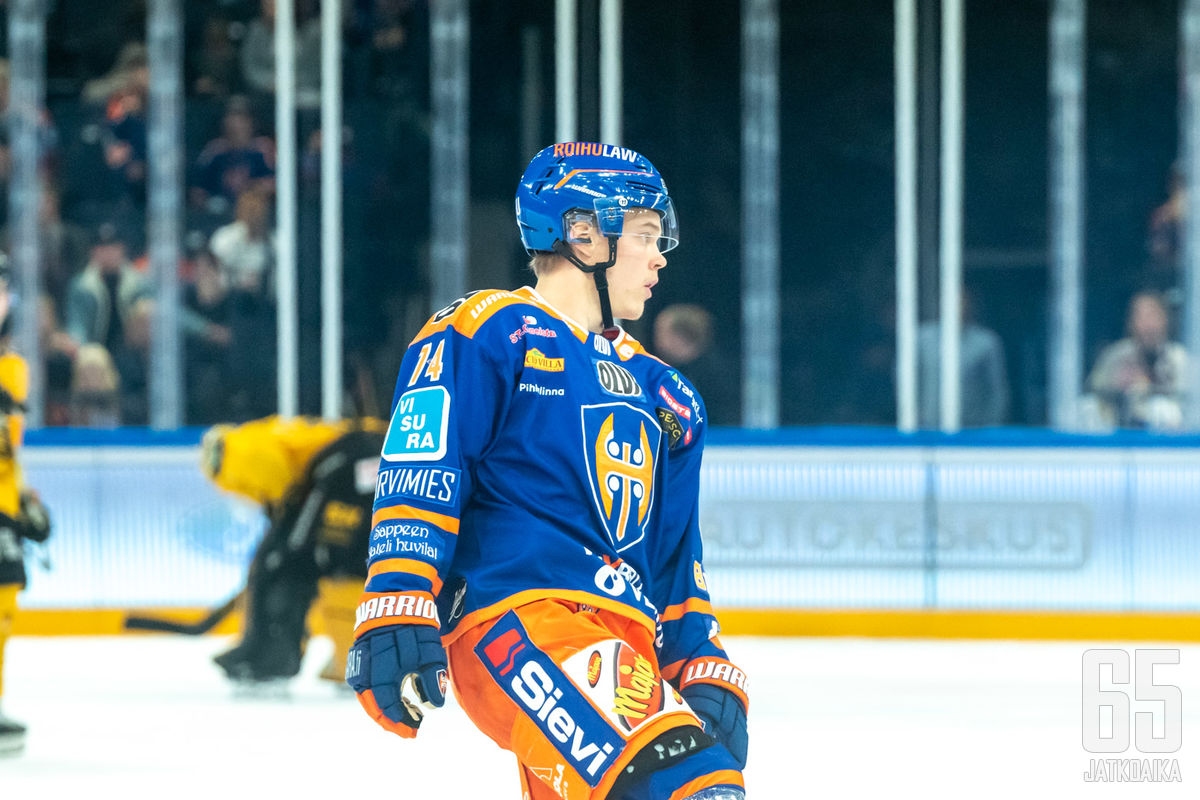 Jere Henriksson vaihtoi Tappara-paidan HPK:n väreihin.