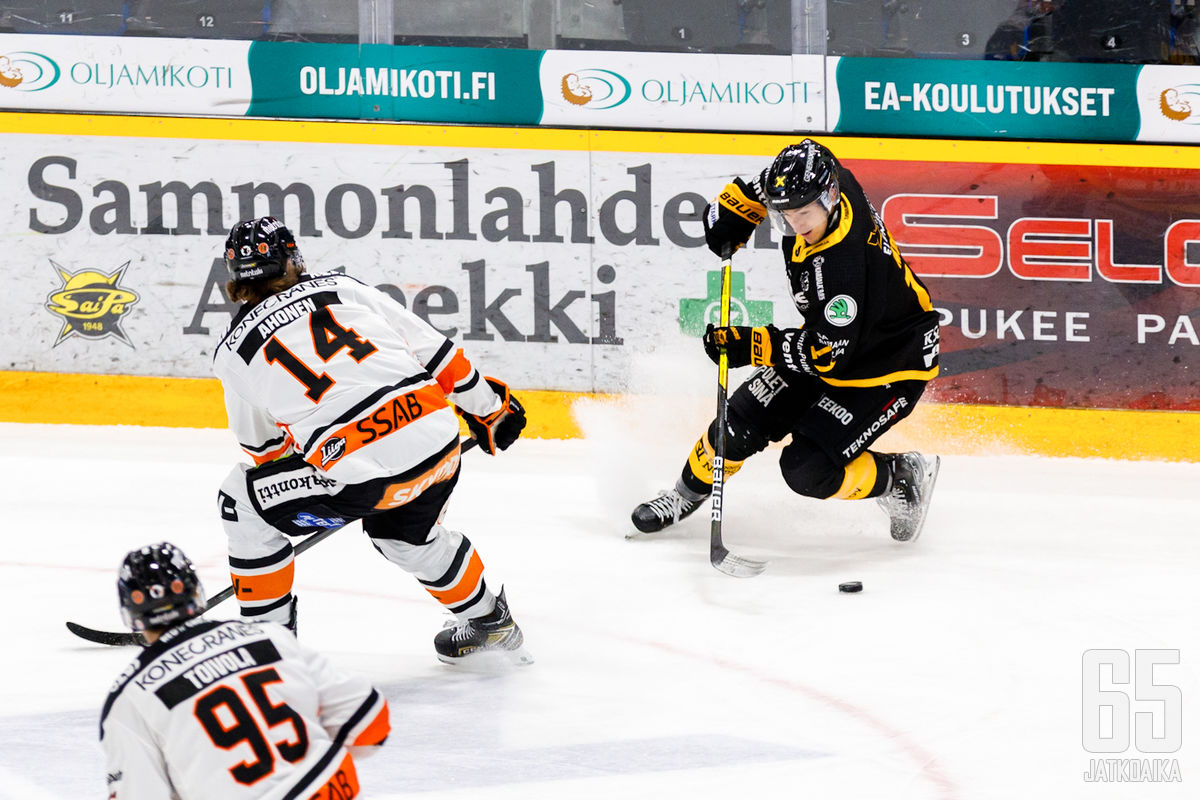 Antoine Morand otti ratkaisijan viitan Hämeenlinnassa.