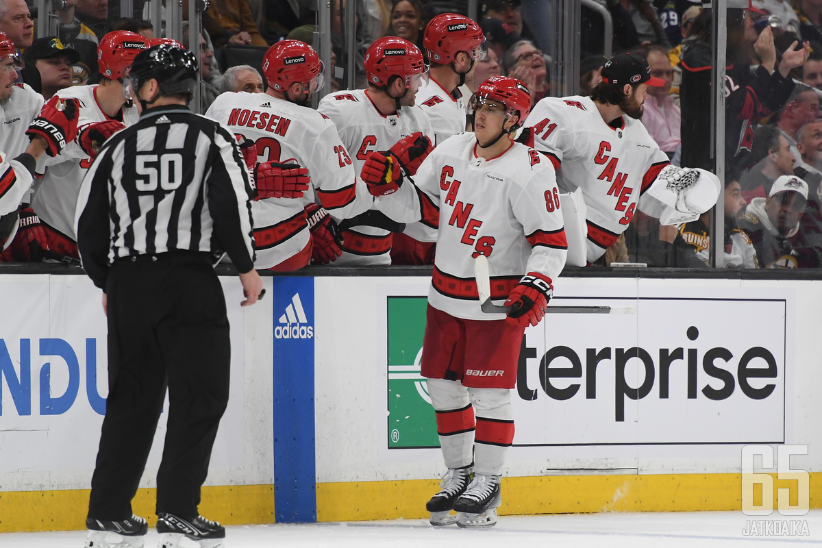 Teuvo Teräväinen oli Carolina Hurricanesin luottopelaaja vuosien ajan.