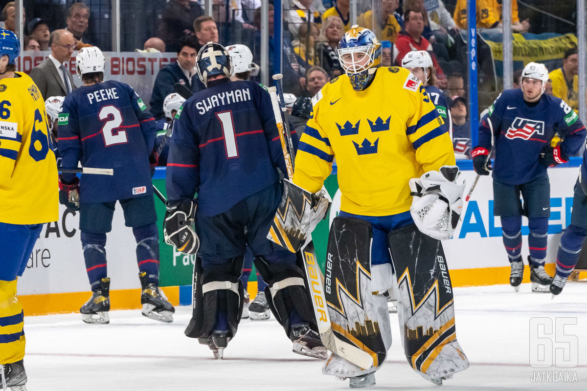 Swayman poistui voittajana Bruins-vahtien MM-kohtaamisesta.