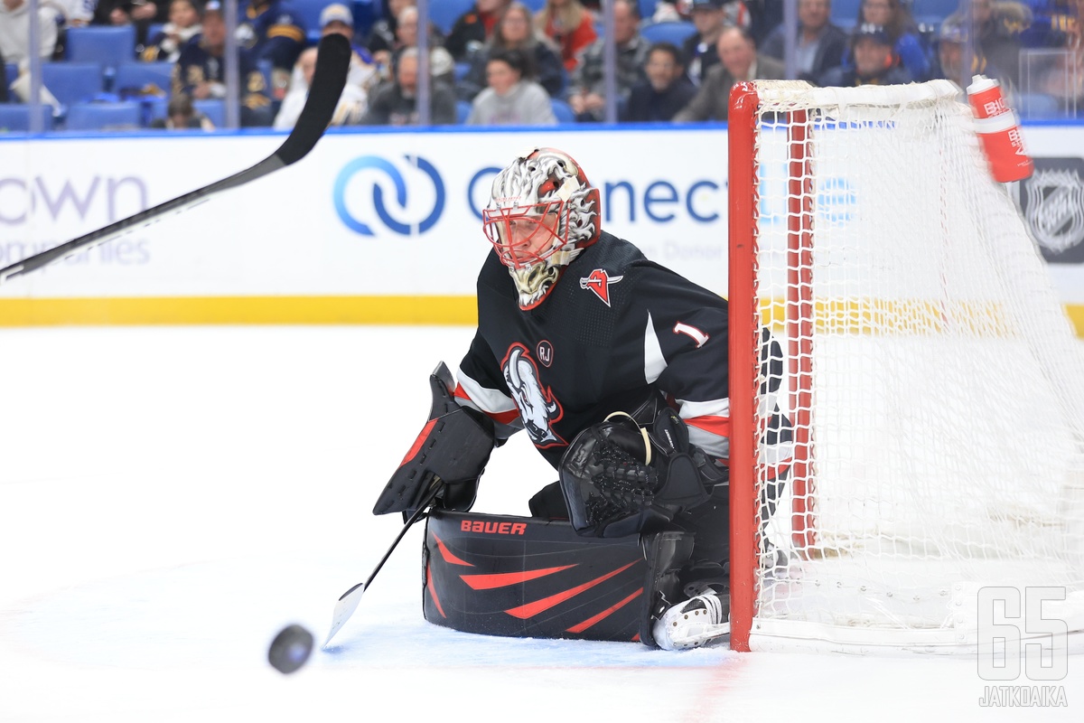 Ukko-Pekka Luukkonen selvisi sadan parhaan listalle, vaikka NHL-ura on vasta alkutekijöissään.