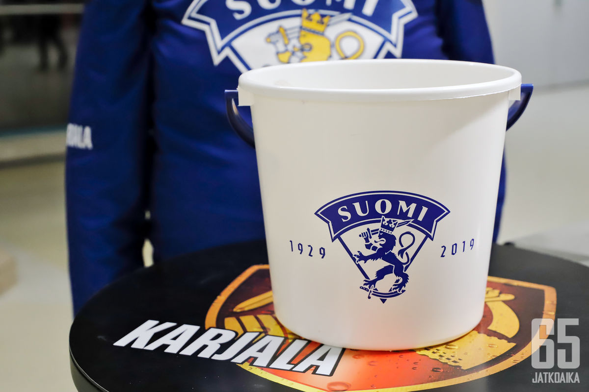 Suomi on mukana parajääkiekon B-sarjan MM-kisoissa.