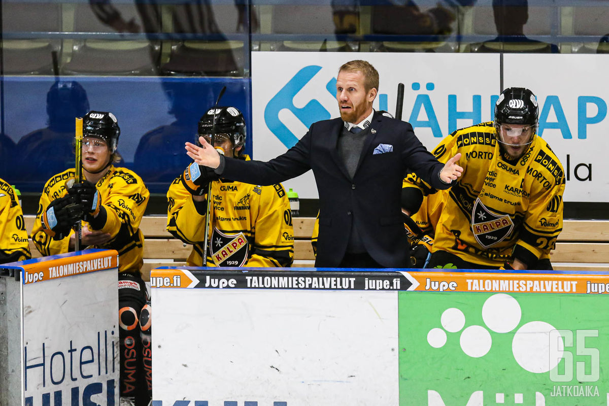 KalPa-luotsi Tommi Miettinen komennettiin katsomon puolelle