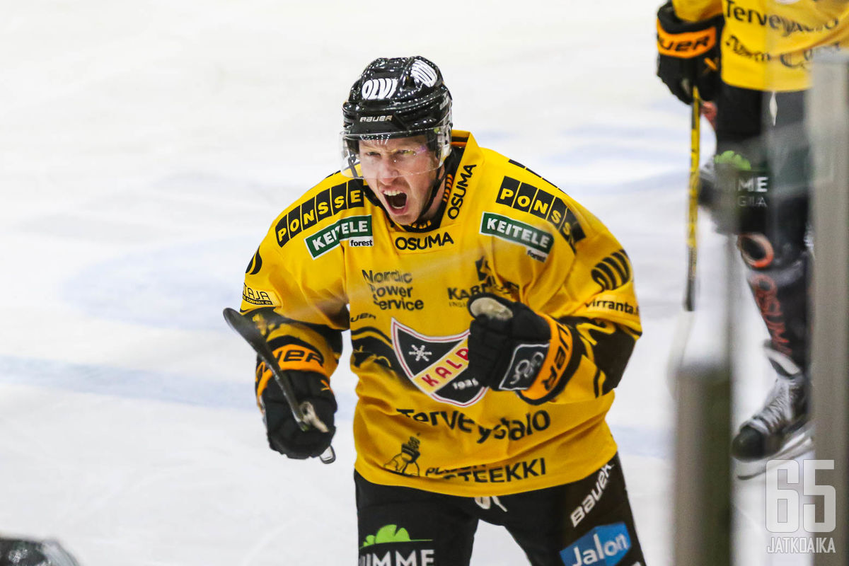 KalPa otti kauden seitsemännen kotivoittonsa Järvi-Suomen derbyssä −  Tunnelatautunut ottelu ratkesi kolmannessa erässä  - KalPa -  JYP - LIIGA - Otteluraportti  - Kaikki jääkiekosta