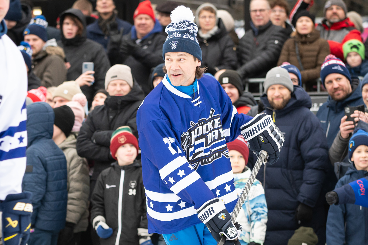 Teppo Numminen oli kenties Sel&auml;nteen t&auml;rkein joukkuekaveri Winnipegiss&auml;.