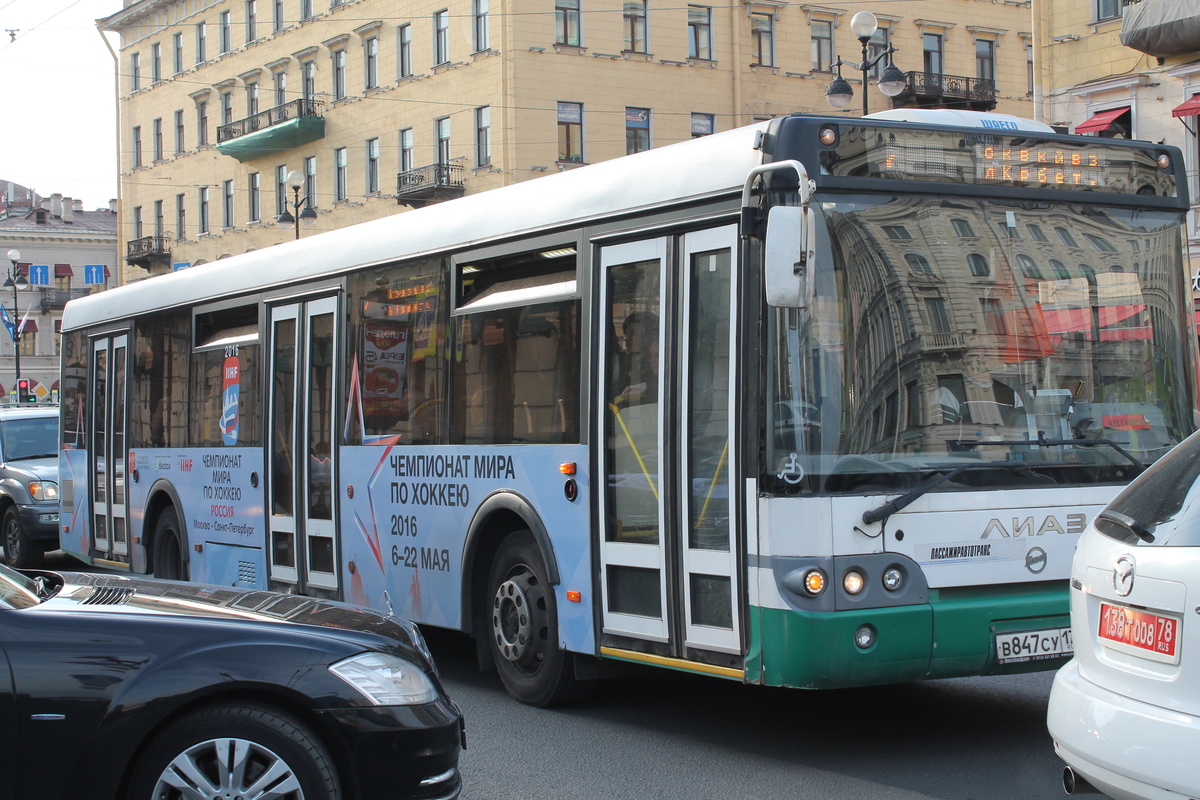 Vaikka MM-kisat n&auml;kyv&auml;t Pietarissa kaupungilla kulkiessa esimerkiksi suurina mainoksina, on ymp&auml;rill&auml; niin paljon muuta, ett&auml; kisat j&auml;&auml; helposti muun taakse.