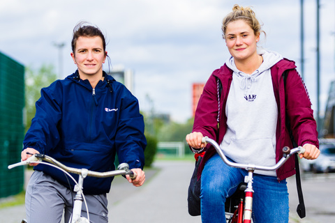 The French Connection: Estelle Duvin and Lara Escudero came to Finland to  develop as players - Naisten Liiga  - Haastattelut -   - Kaikki jääkiekosta