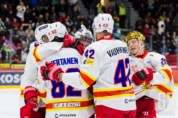 Tehokas Olavi Vauhkonen Jatkaa Jokereissa Kauden Loppuun - MESTIS - 02. ...