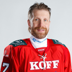 Leo Komarov